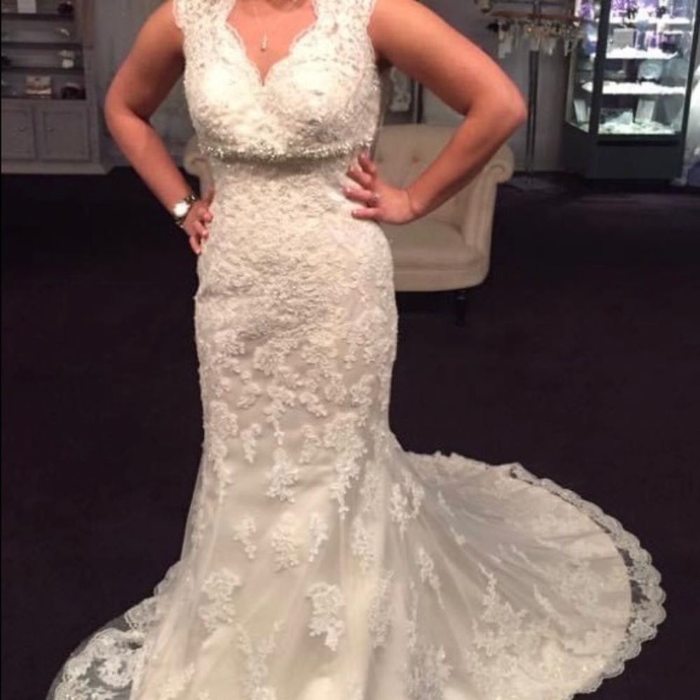 Bernadette lace Wedding Dress size 6